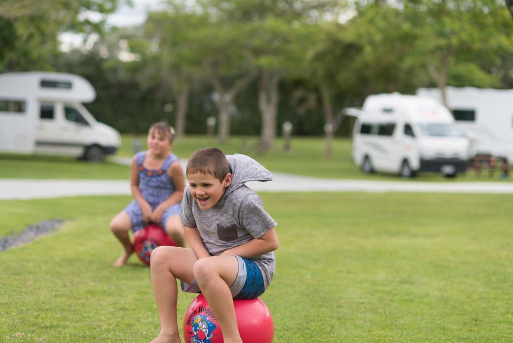 Russell Top 10 Holiday Park ภายนอก รูปภาพ